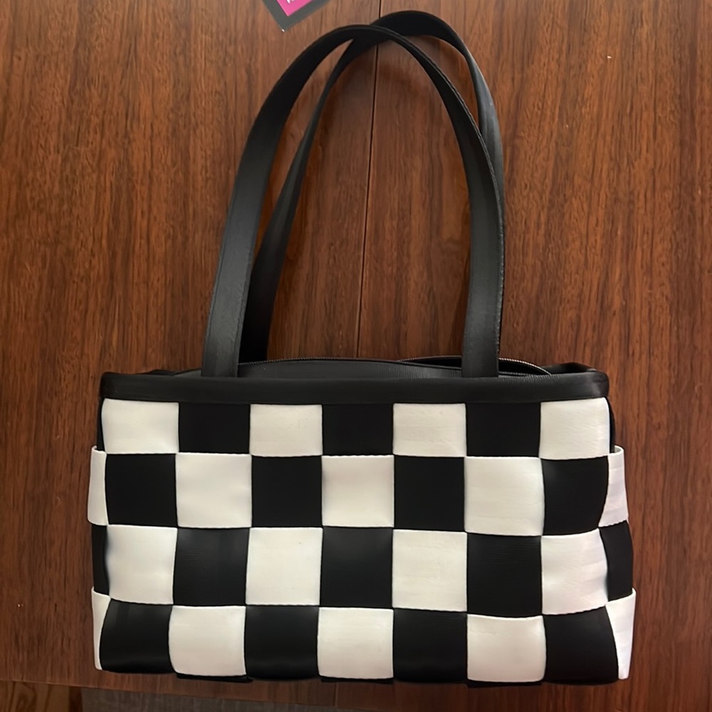 Harvey’s seatbelt bag black white checker